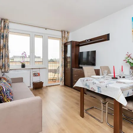 With 2 Bedroom & Balcony Near The Old Town By Renters Apartman *
