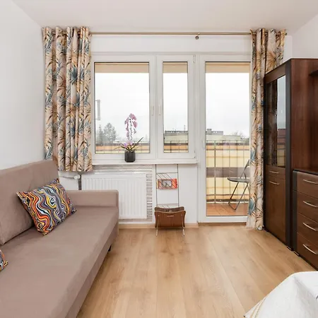 With 2 Bedroom & Balcony Near The Old Town By Renters Gdańsk