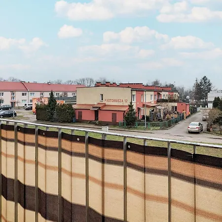 With 2 Bedroom & Balcony Near The Old Town By Renters