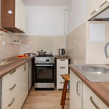 With 2 Bedroom & Balcony Near The Old Town By Renters Apartman Gdańsk