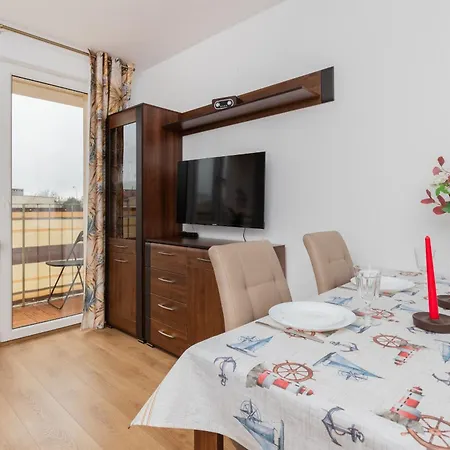 With 2 Bedroom & Balcony Near The Old Town By Renters Apartman