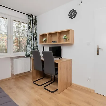 With 2 Bedroom & Balcony Near The Old Town By Renters Apartman