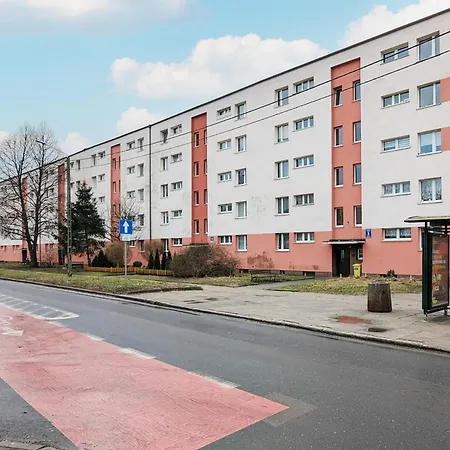 With 2 Bedroom & Balcony Near The Old Town By Renters *