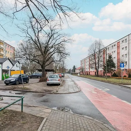 With 2 Bedroom & Balcony Near The Old Town By Renters *